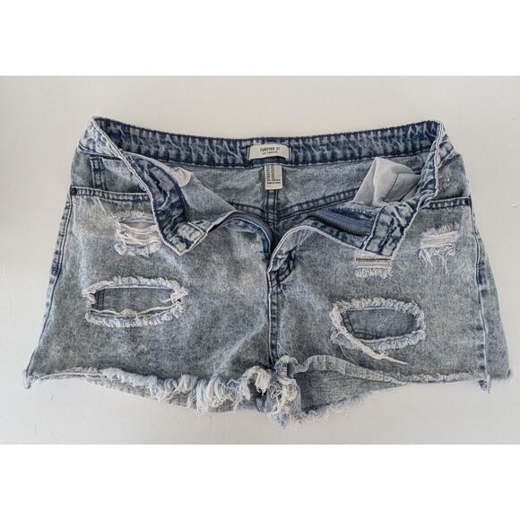 Forever 21 Women's Sz 30 Distressed Light Acid Wash Denim Jean Shorts 5 Pocket - Picture 3 of 7